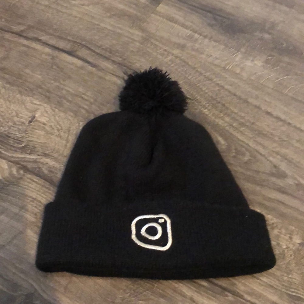 INSTAGRAM beanie BLACK